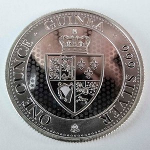 Moneda Conmemorativa Reina Elizabeth II de Guinea 1 Onza Plata 2019 - imagen 2