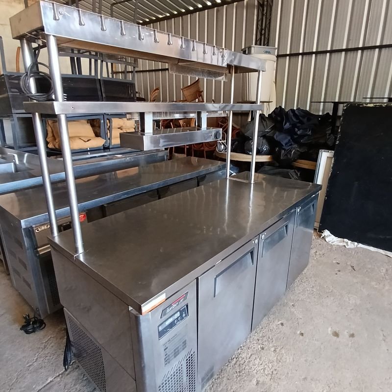 Refrigerador Profesional Turbo Air CON SOBRE ESTRUCTURA DE SERVICIO - imagen 4