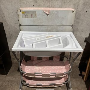 Cambiador y Bañera para Bebé con Estantes - imagen 3