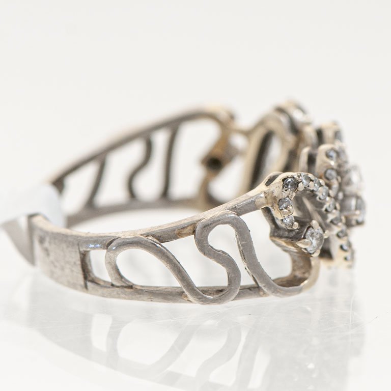 Anillo de oro con brillantes 18k - imagen 2