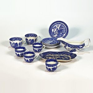 Lote anterior: Juego de 14 Piezas de Loza Blanca y Azul con Decoración China