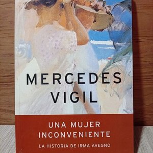 Lote anterior: Libro "Una Mujer Inconveniente: La Historia de Irma Avegno" de Mercedes Vigil