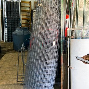 Estructura Rodante de Hierro y Malla Metálica con Rollo de Tejido - imagen 2
