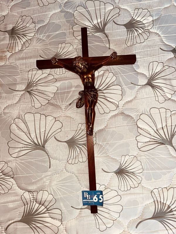 Crucifijo de Madera con Cristo de Bronce
