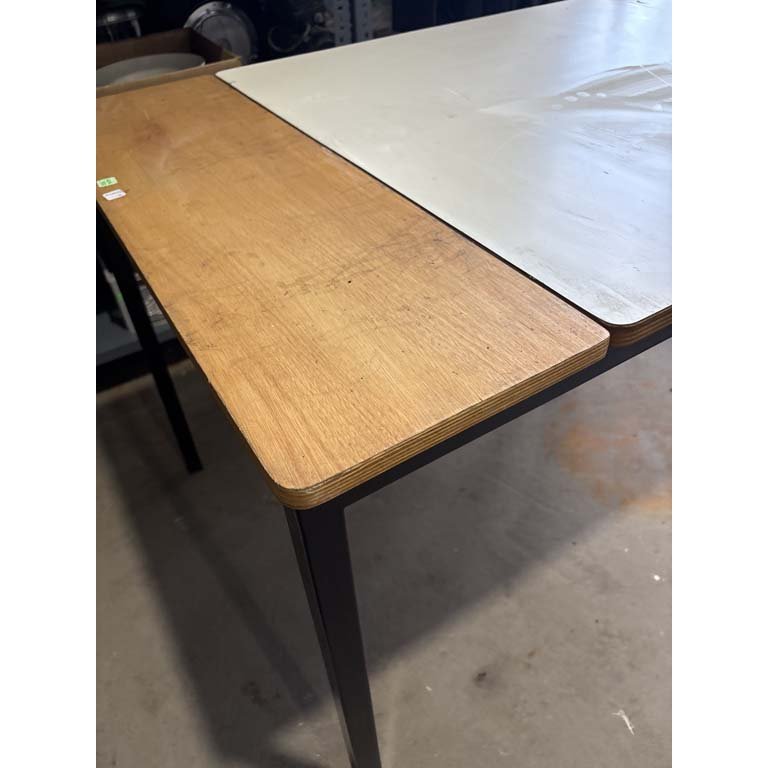 Mesa de madera con base de hierro - imagen 2