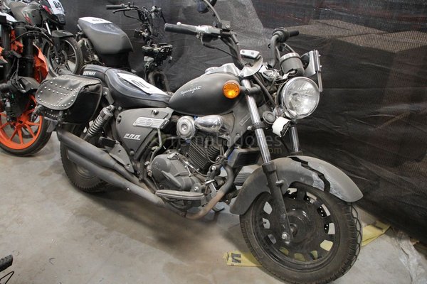 Motocicleta Keeway Superlight 200 Negra con Alforjas - imagen 1