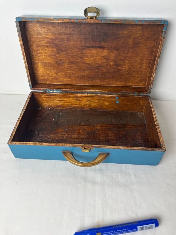 Caja de madera antigua y decorativa - imagen 9