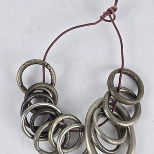 Lote de 12 Argollas Metálicas Blancas con Cordón - imagen 2