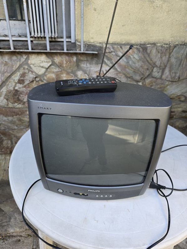 Televisor Philips de 14 Pulgadas con Control Remoto