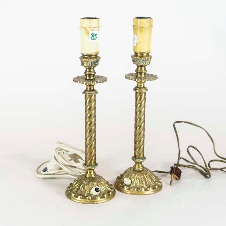 Lote siguiente: Dos Portatiles de Bronce con Detalles