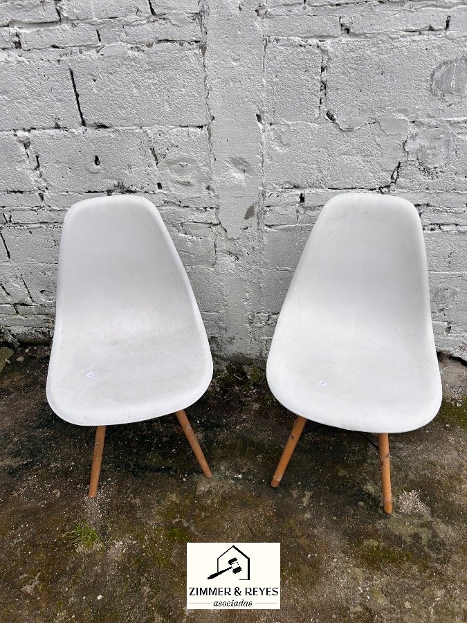 Par de Sillas Estilo Eames Blancas