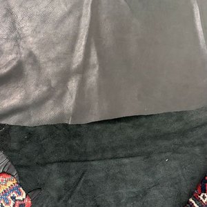 Medio cuero negro para tapizar - imagen 4