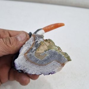 Figura de Tucán en Piedra Tallada sobre Geoda con Amatistas - imagen 3