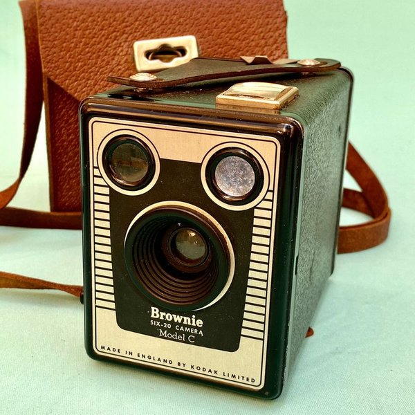 Cámara de fotos Kodak Brownie Six-20 Modelo C - imagen 2