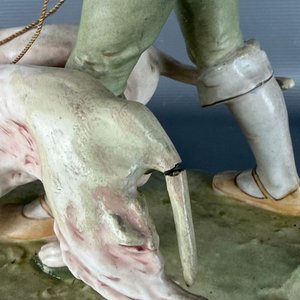Figura Antigua de Porcelana: Cazador con Perros de Caza Dux Bohemia - imagen 3