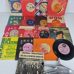 Lote anterior: Selección de Vinilos Simples de Música Variada