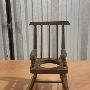 Lote de Artesanía Criolla Uruguaya: Placas de Gauchos y Silla Decorativa - imagen 19