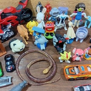 Lote de Juguetes Coleccionables McDonald's y Personajes Varios - imagen 3