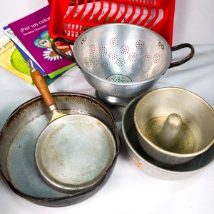 Secador de Platos Rojo, Utensilios de Cocina y Libros Infantiles - imagen 4