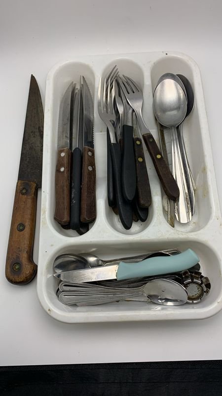 Lote anterior: Cubiertos de cocina en buen estado