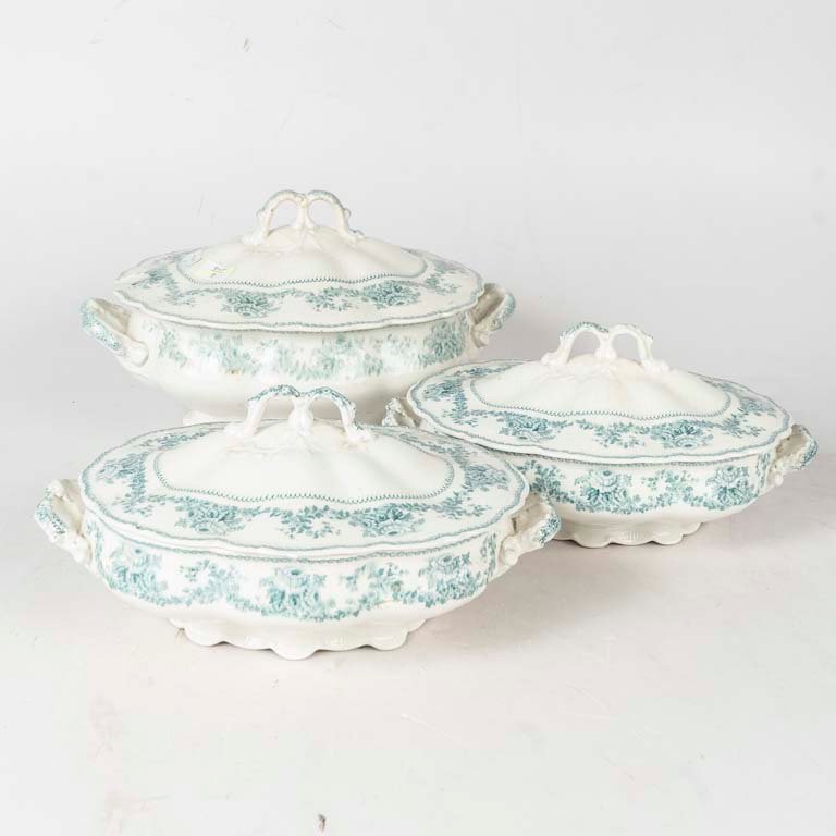 3 Guisera de loza inglesa Johnson Bros. 2 Craqueladas Medidas: 32x17