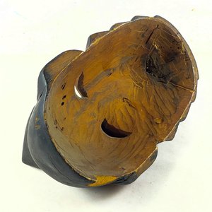 Máscara Africana de Madera Tallada con Detalles Pintados - imagen 4