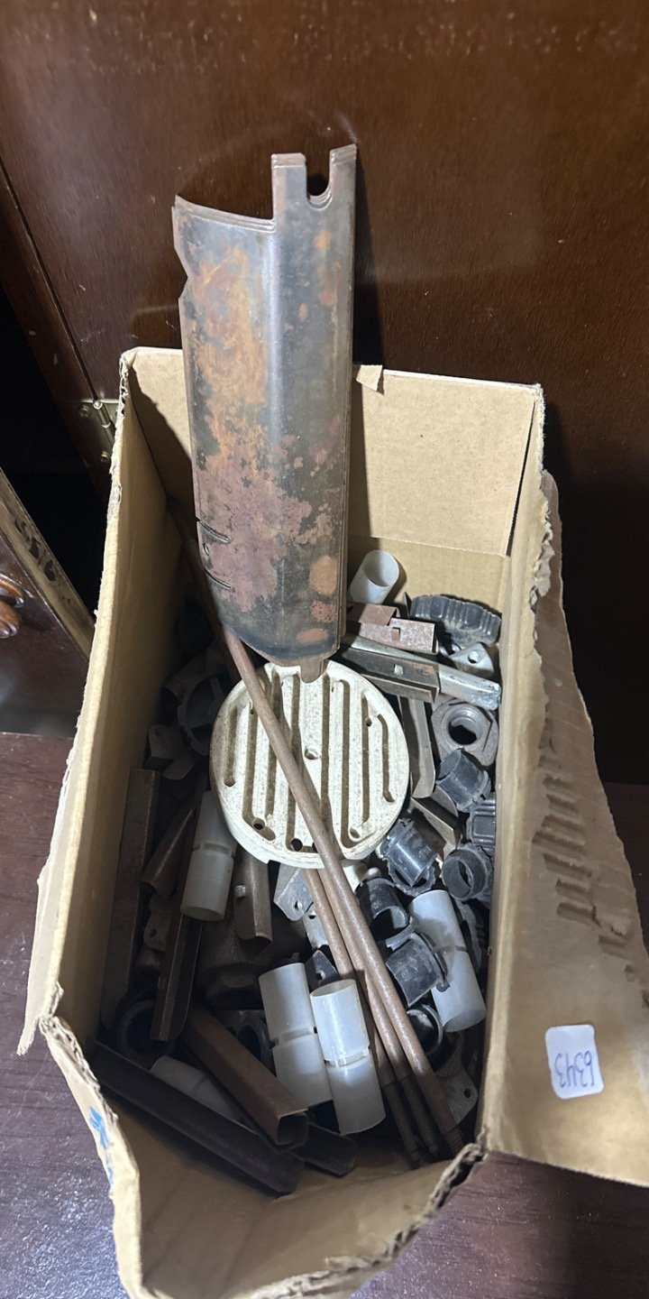 Caja de Repuestos Varios para el Hogar