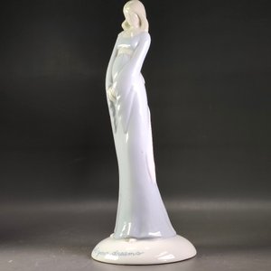 Figura de Porcelana "Soft Touch" Mujer Embarazada "Cherish Your Dreams" - imagen 8