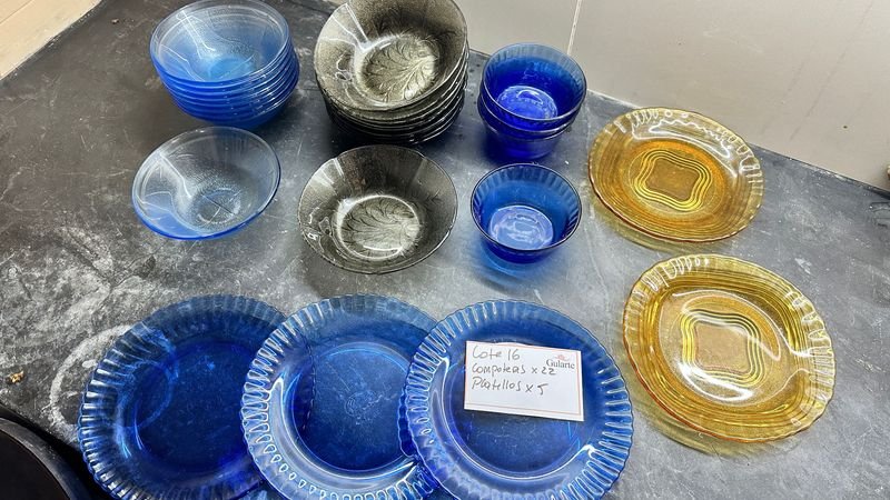 Lote anterior: Colección de vidrio colorido