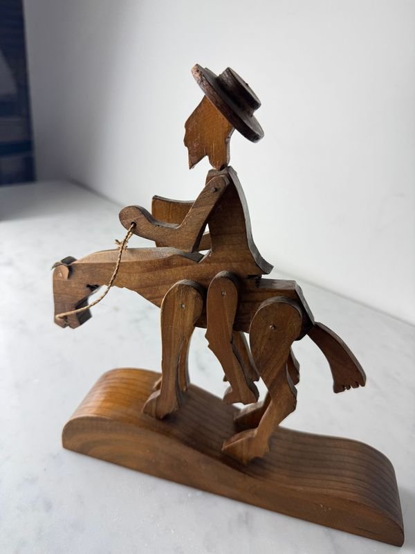 Escultura en madera articulada de cowboy y caballo - imagen 6