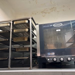 Lote anterior: Lote #039 – Horno eléctrico UNOX Cheflux XV393 de origen italiano, de convección con hidratador. Para 5 bandejas – 75x77x77cm – bandejas 53x32cm aprox, más gavillar en Ac/Inox con 14 bandejas asociadas