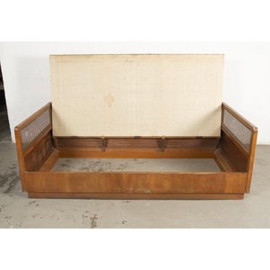 Cama de Plaza y Media con Laterales Esterillados y Tapizado Desgastado - imagen 3