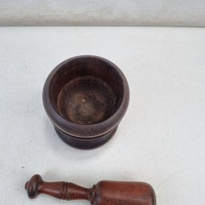 L 453 - 2 Piezas - Antiguo mortero con mazo de madera torneada, ideal para uso en cocina o como pieza decorativa de estilo rústico - imagen 3