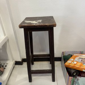 Lote anterior: Taburete de Madera Rústico