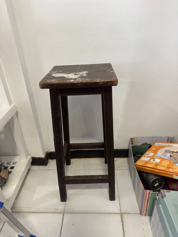 Taburete de Madera Rústico