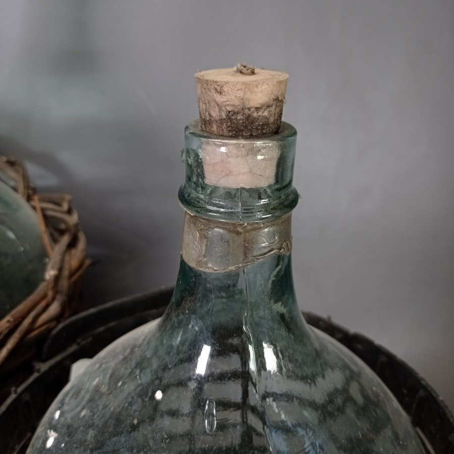 Botellas de vidrio con canastos de mimbre - imagen 5