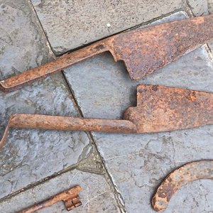 Tijera de esquilar antigua, herradura, 3 llaves paletón y cuchillo sierra - imagen 2