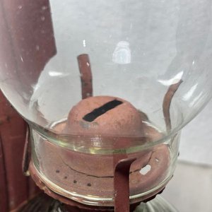 Antiguo Farol de Vidrio con Base Texturizada - imagen 9