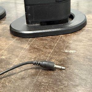 Par de Columnas de Sonido Negras con Conexiones USB, Óptica y AUX - imagen 5