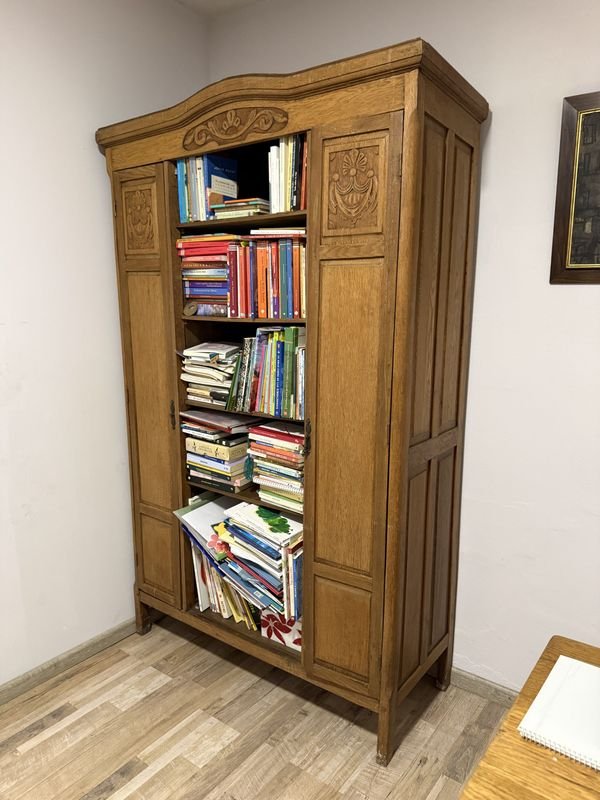 Estantería de roble de dos puertas - imagen 2