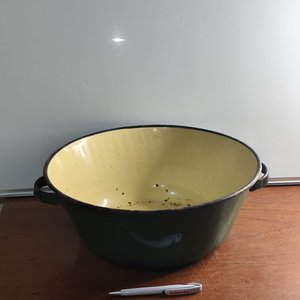 Lote siguiente: Batea Grande de Latón Esmaltado Verde y Amarillo con Asas