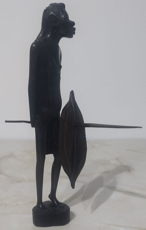 Figura de Guerrero Africano, tallado en Madera. Fabulosa. - imagen 4