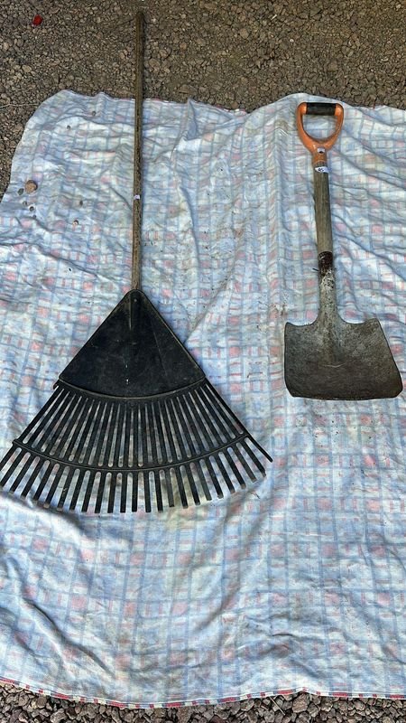 Lote anterior: Rastrillo y pala de plástico y metal
