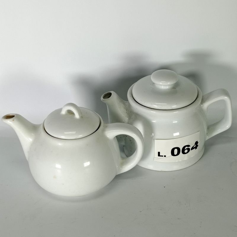 Cuatro teteras blancas de porcelana en buen estado - imagen 5