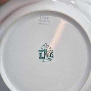 L 393 - Set De 7 Piezas - Elegante set de 7 piezas de vajilla de mesa en porcelana fina, con diseño floral y bordes dorados, de la reconocida firma uruguaya Porcelana Olmos, ideales para vestir una mesa de estilo - imagen 4