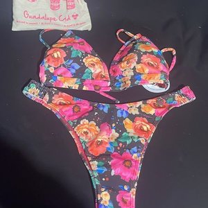 Lote siguiente: Traje de Baño Guadalupe Cid Original Talle 5 Estampado Floral