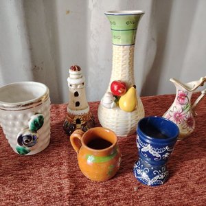 Lote de 6 piezas decorativas: jarra, florero, faro y más - imagen 2