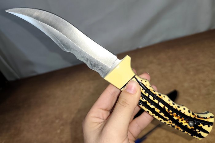 Cuchilla de Campo de Acero con Empuñador Simil Hueso y Funda - imagen 3