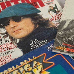 Lote de Revistas Varias de Los Beatles y Artistas Relacionados - imagen 2