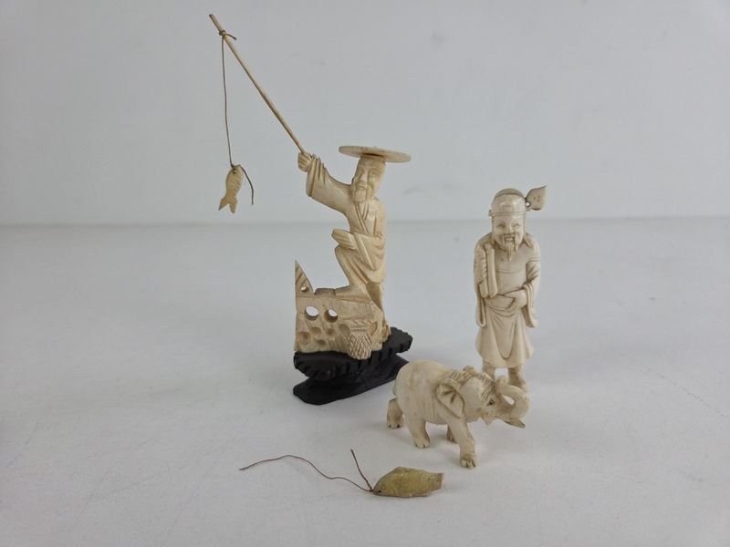 Colección de Figuritas de Marfil con Detalles Intricados - imagen 3